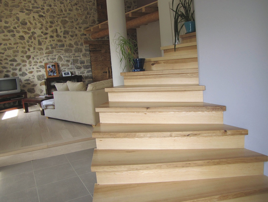 Menuiserie Gap -digne-Sisteron escalier en bois